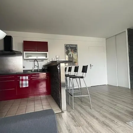 Apartment Cosy With Private Parking