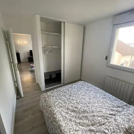 Cosy With Private Parking Apartment *