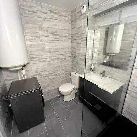 Cosy With Private Parking Apartment
