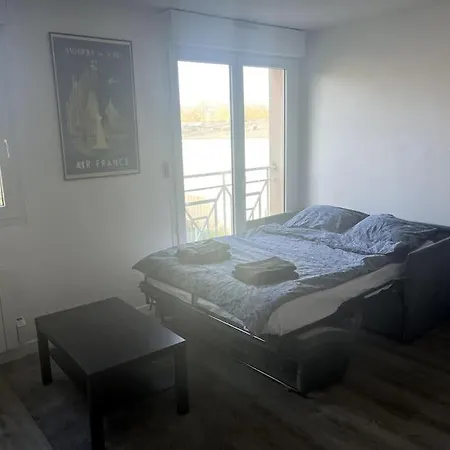 Cosy With Private Parking Apartment *