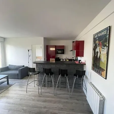 Cosy With Private Parking Apartment